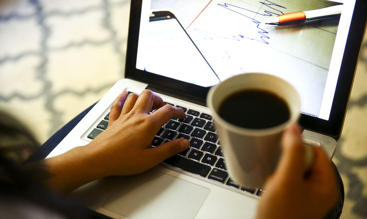 Segundo Dieese, entre 2019 e 2020 houve uma explosão das negociações que mencionam o teletrabalho